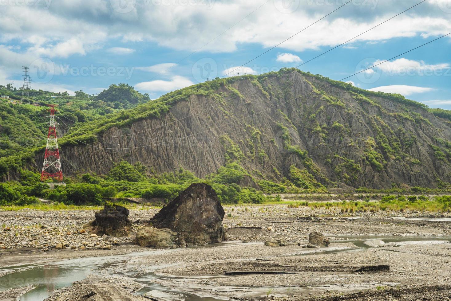 paisaje de liji badlands en la ciudad de taitung, taiwán foto