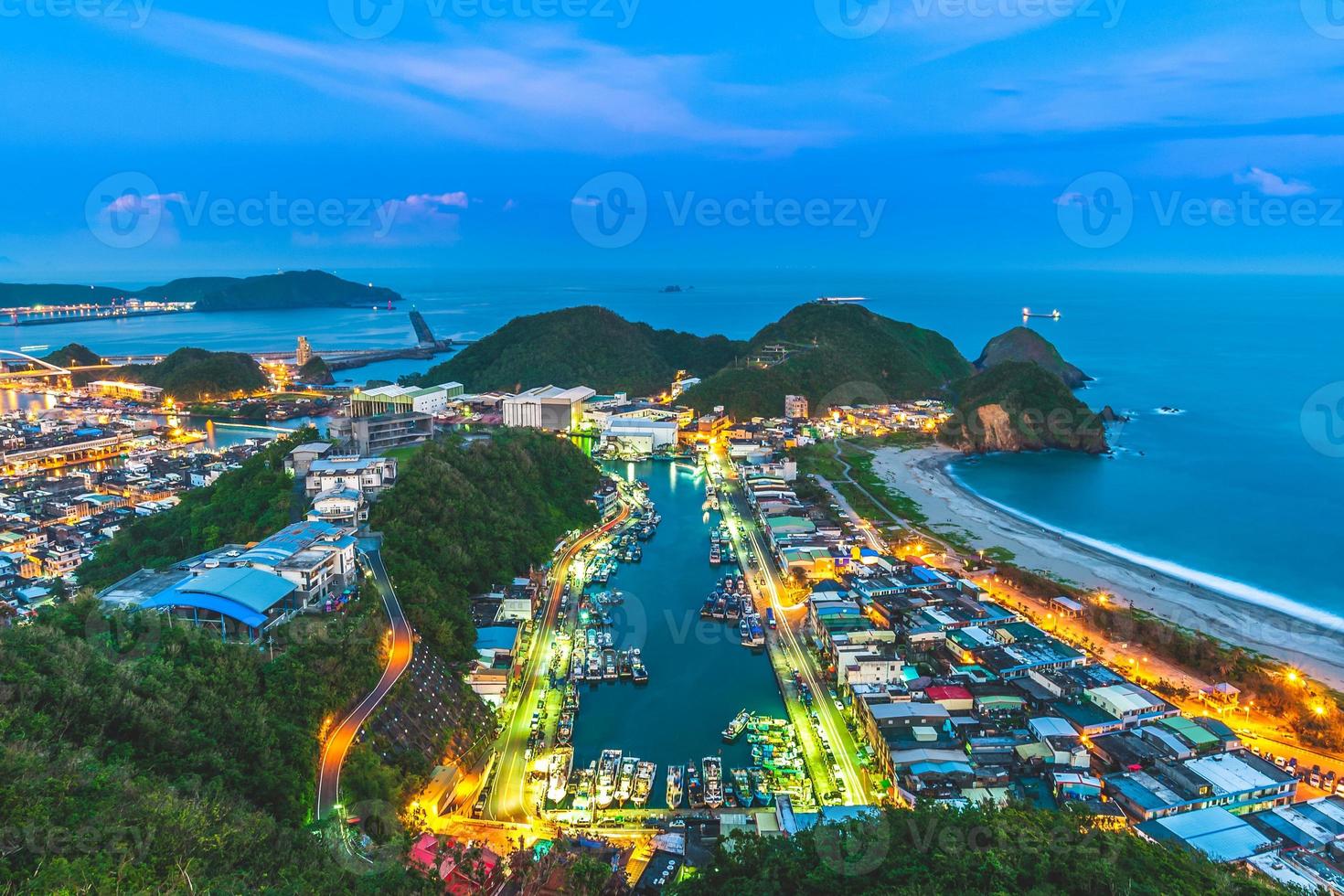 Vista aérea del puerto de Suao en Yilan, Taiwán foto
