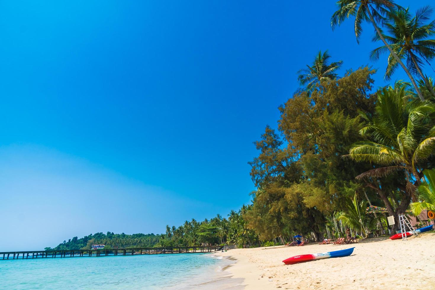 Beautiful tropical beach and sea photo