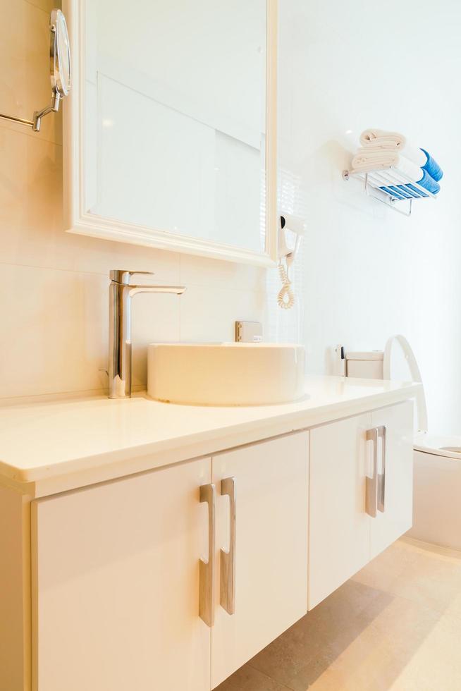 Faucet and sink decoration in bathroom photo
