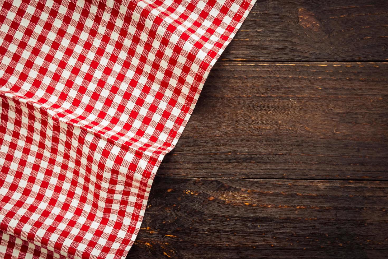 paño de cocina en la mesa de madera foto