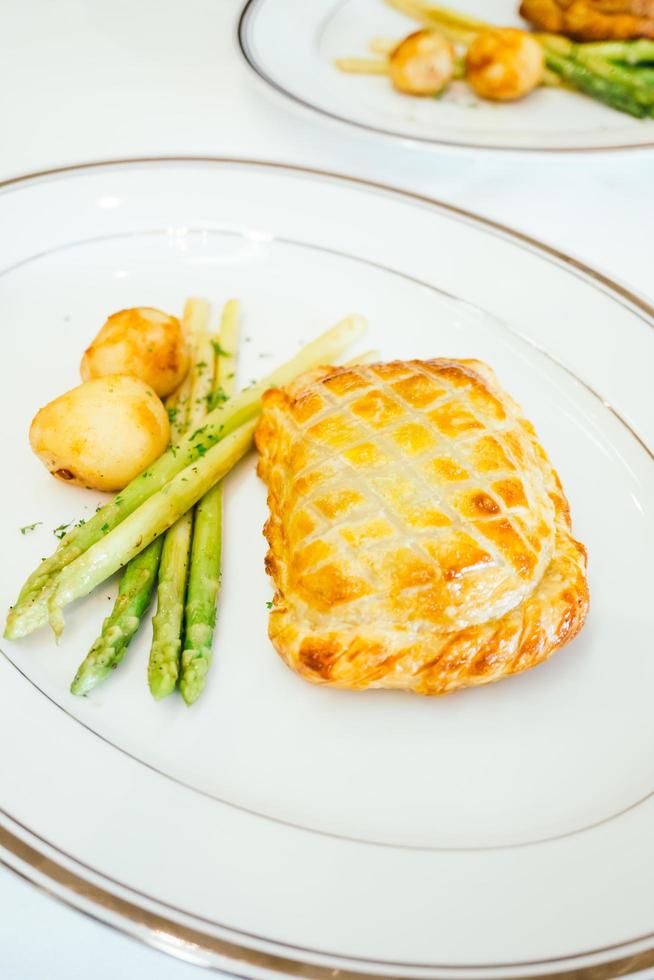 pan de tarta de pollo con verduras foto