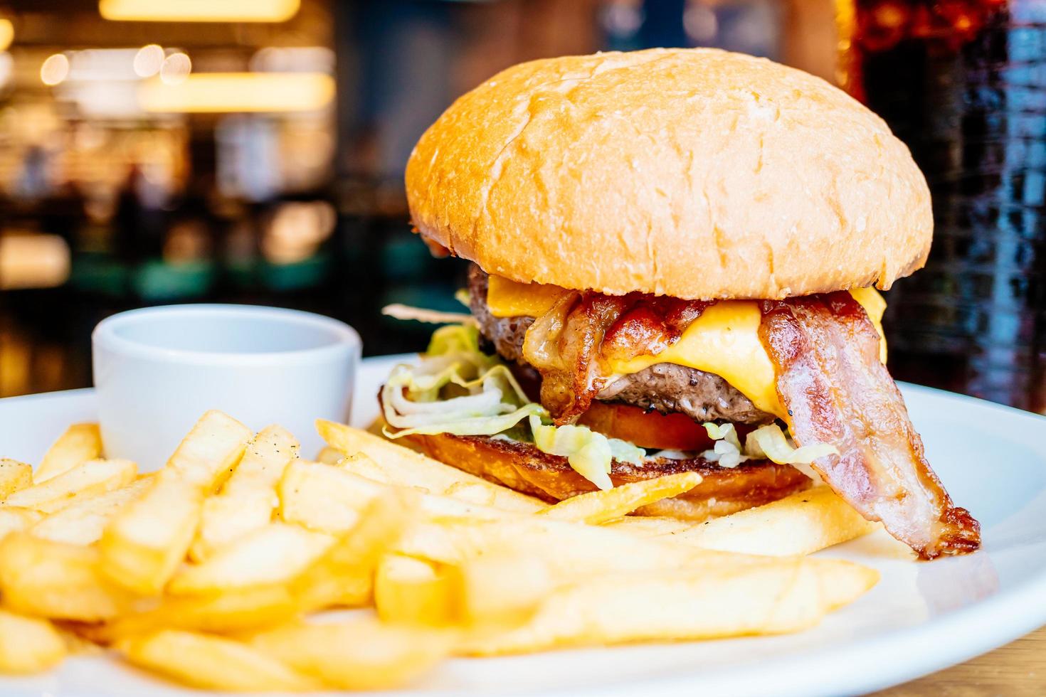 hamburguesa de ternera y tocino foto