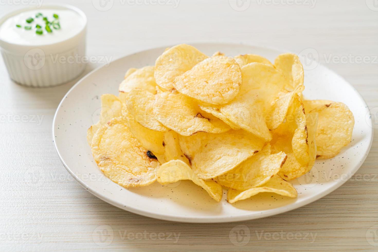 papas fritas con salsa de crema agria foto