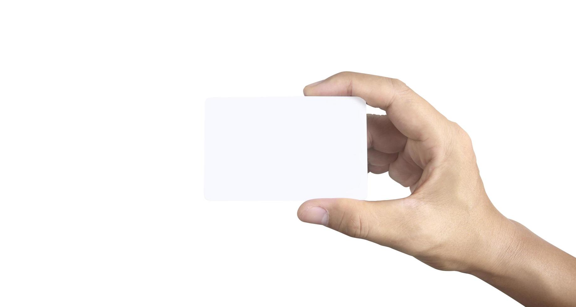 mano que sostiene la tarjeta virtual con su foto