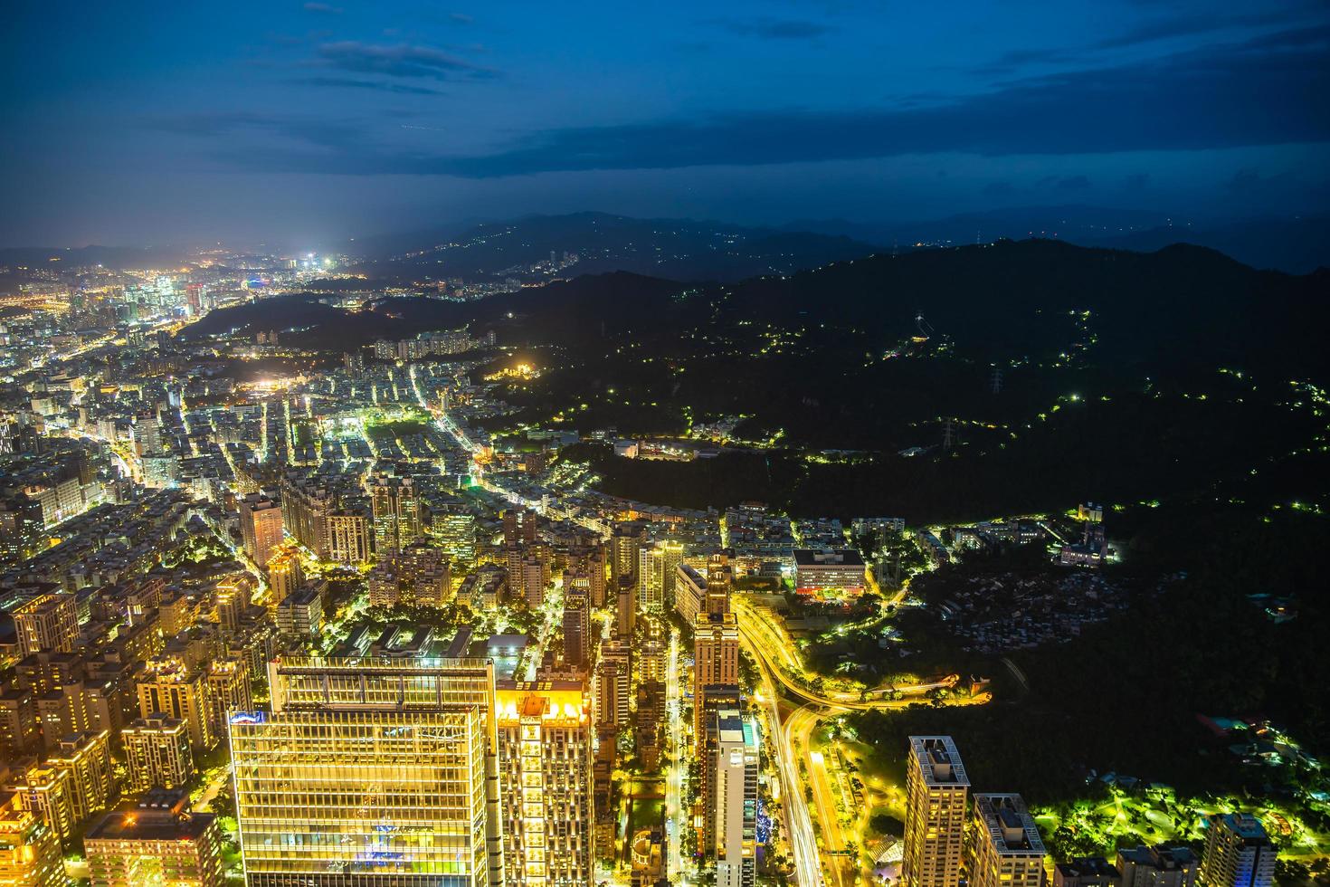 hermoso edificio de arquitectura de la ciudad de taipei foto