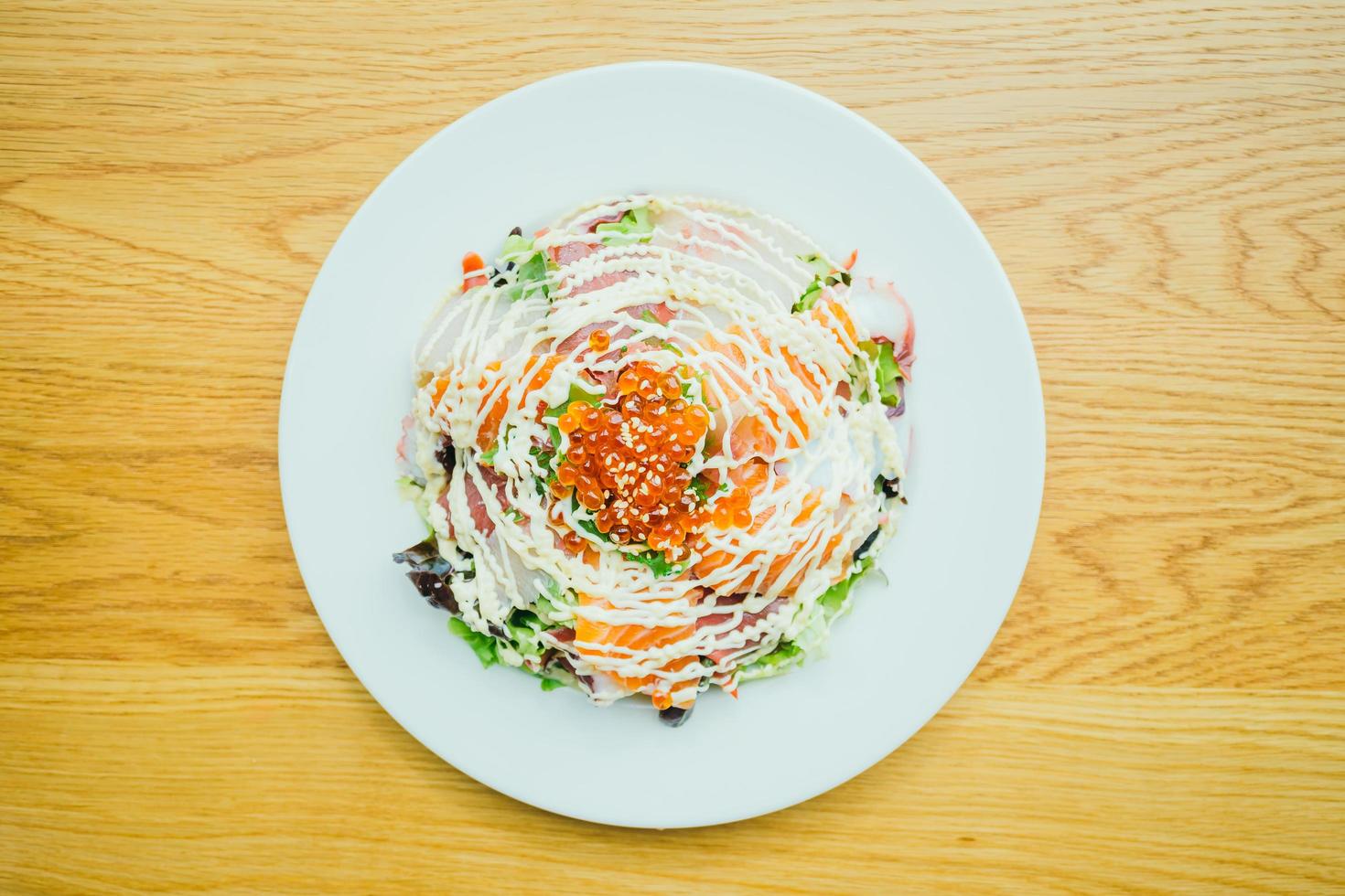 ensalada de sashimi de mariscos foto