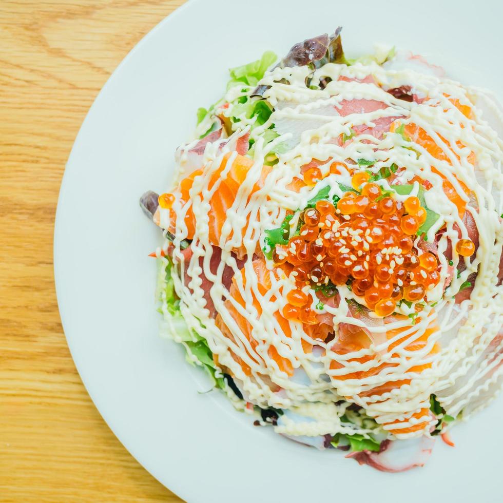 ensalada de sashimi de mariscos foto