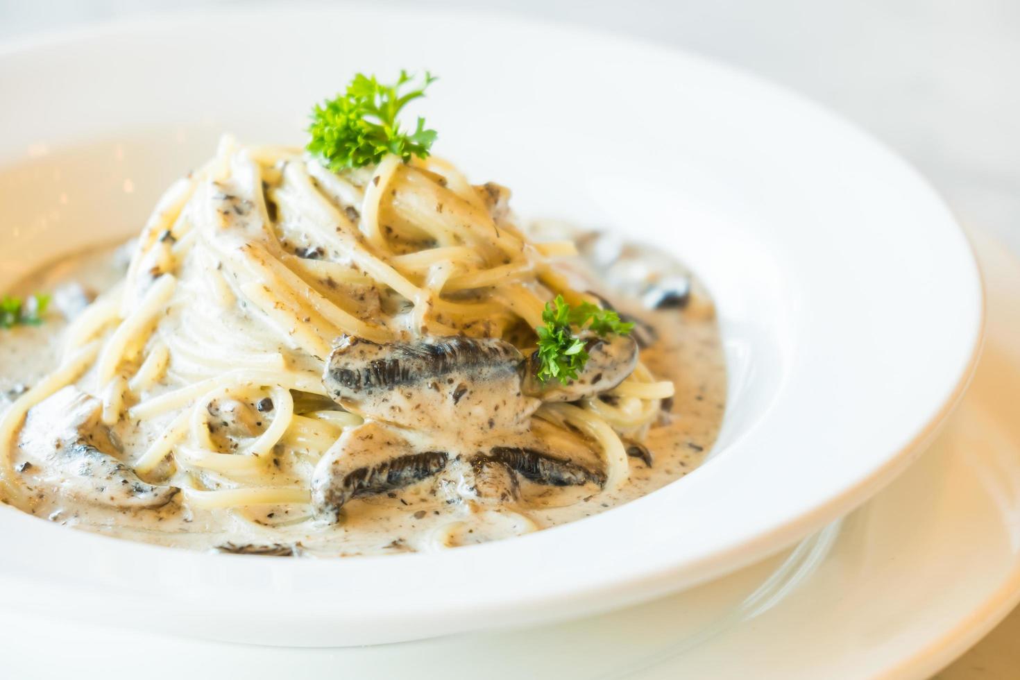 Spaghetti cream sauce with truffle mushroom photo