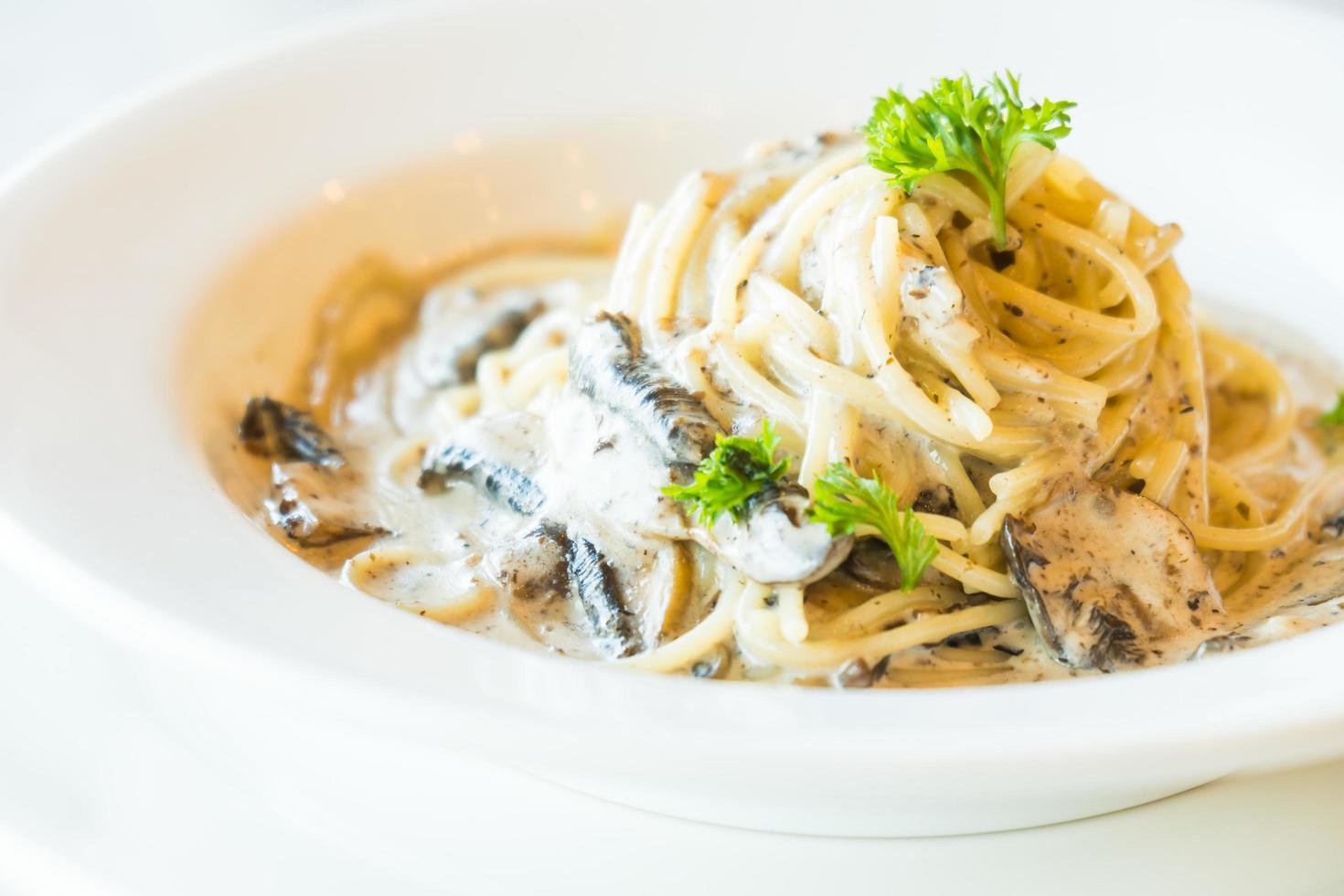 Spaghetti cream sauce with truffle mushroom photo