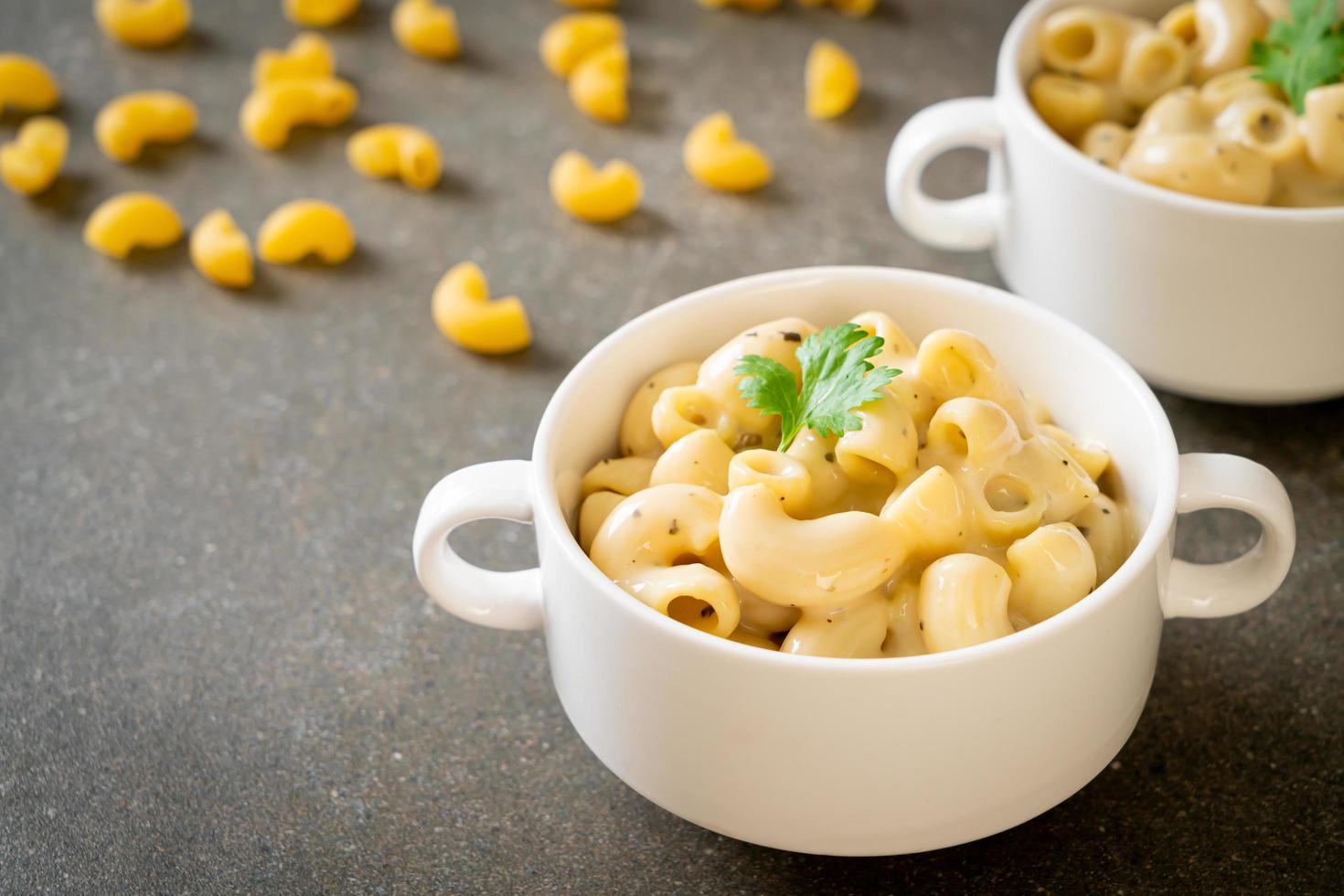 Macaroni and cheese with herbs in a bowl photo