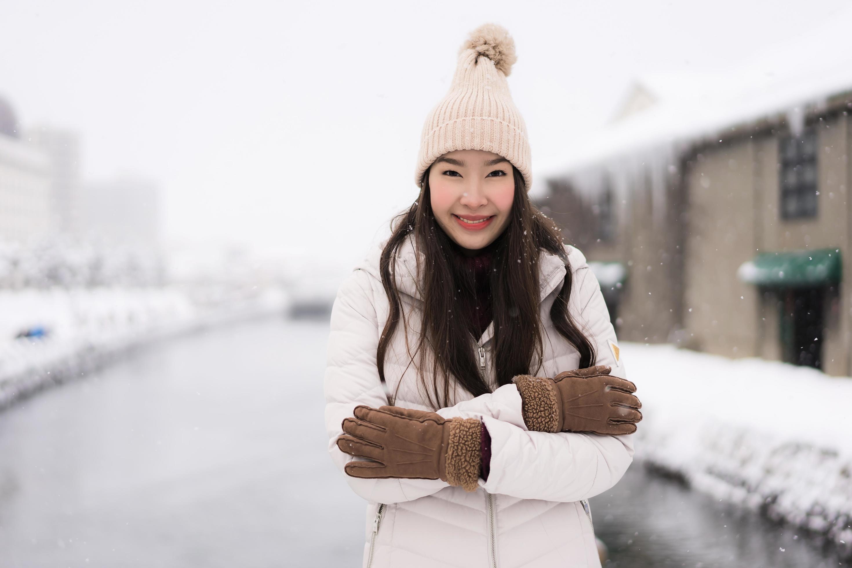 Beautiful young asian woman smile and happy with travel trip in Otaru ...