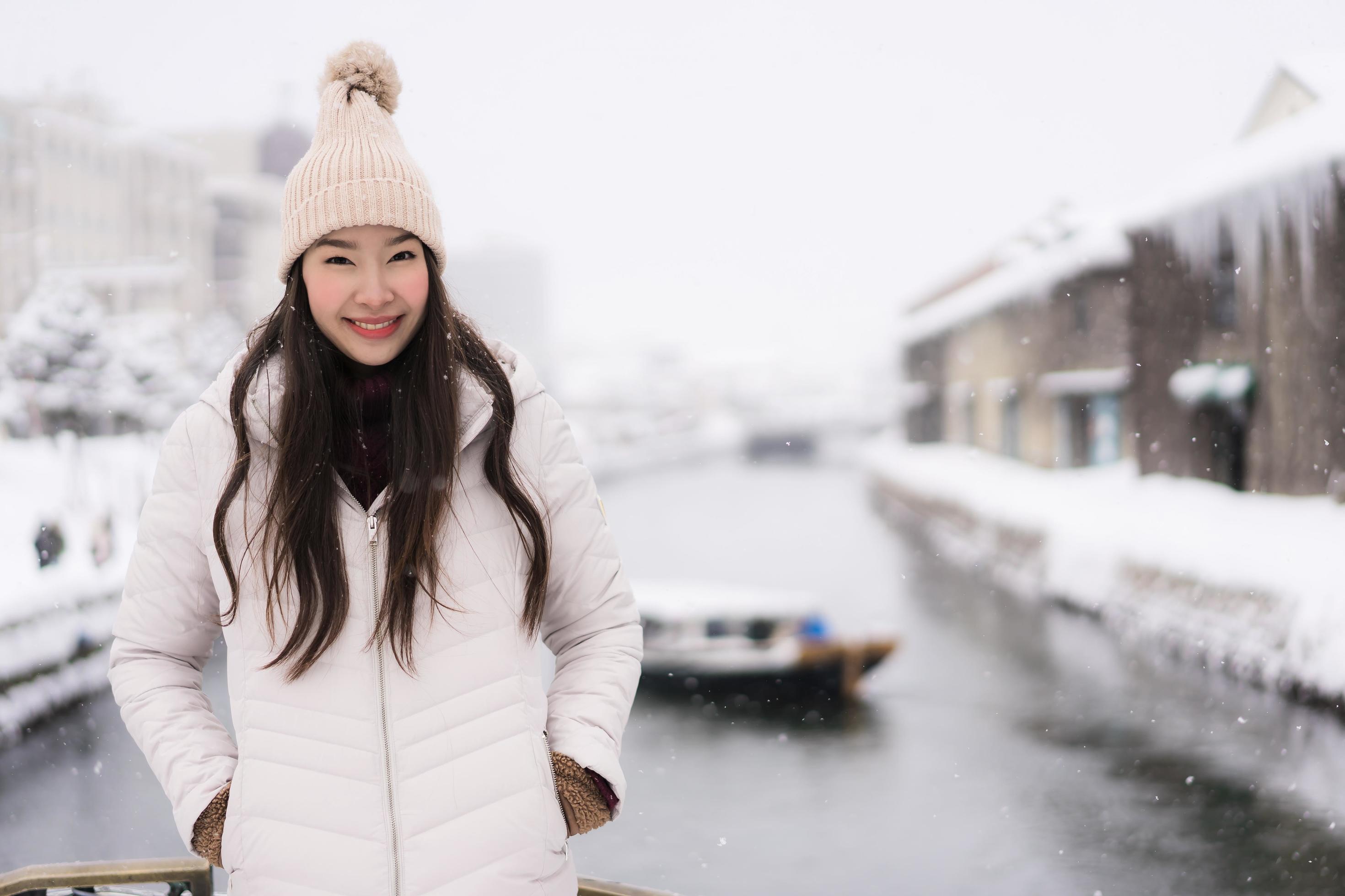 Beautiful young asian woman smile and happy with travel trip in Otaru ...
