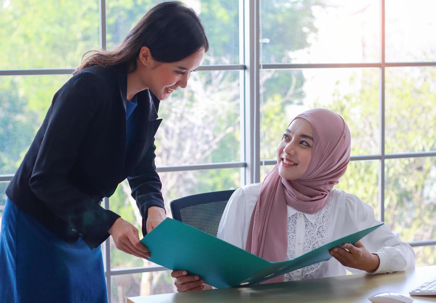 Muslim women and foreign girls working in modern offices Professional and happy working concept photo