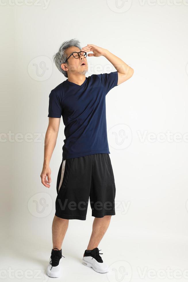 hombre en ropa deportiva foto