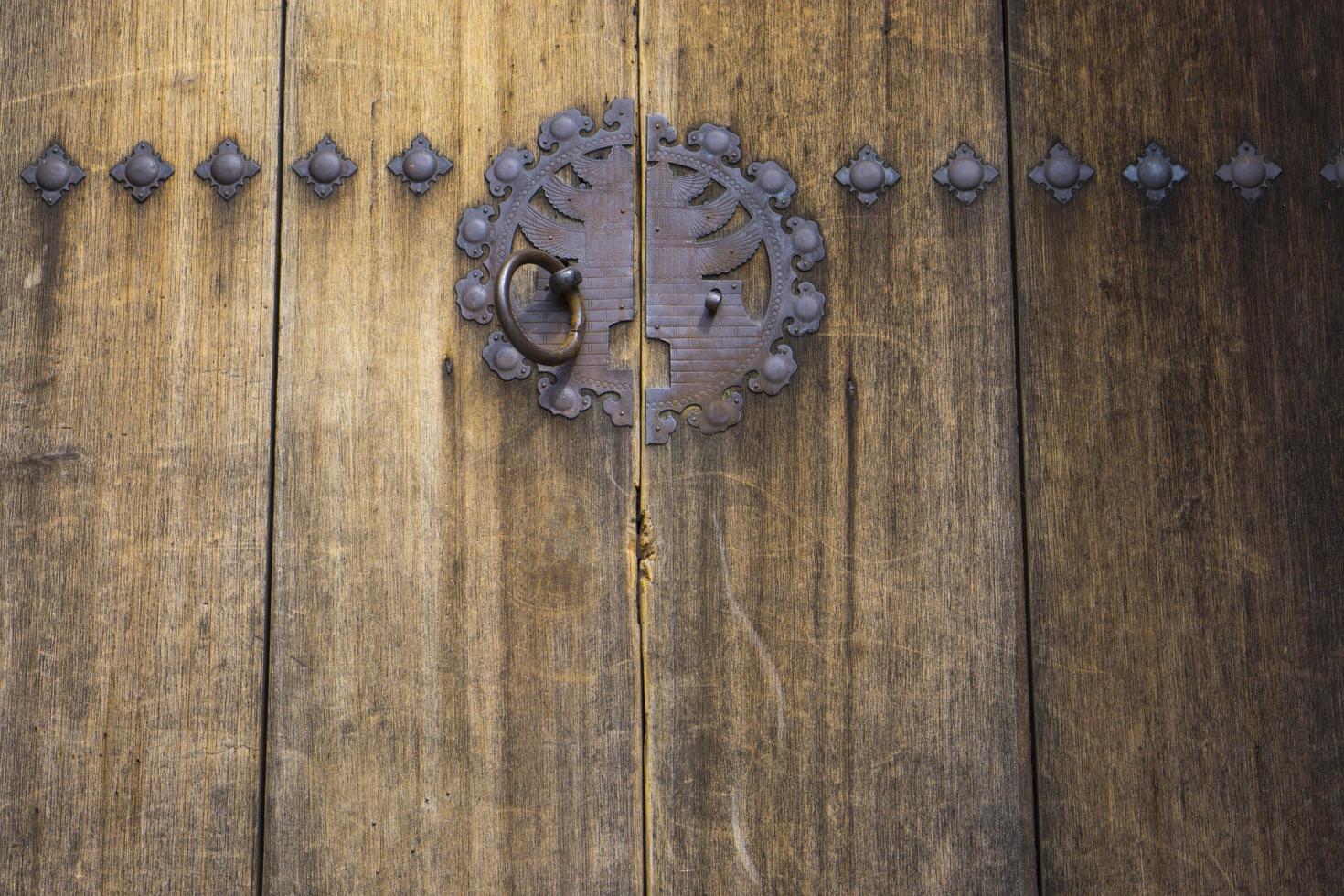 puerta de madera tradicional foto