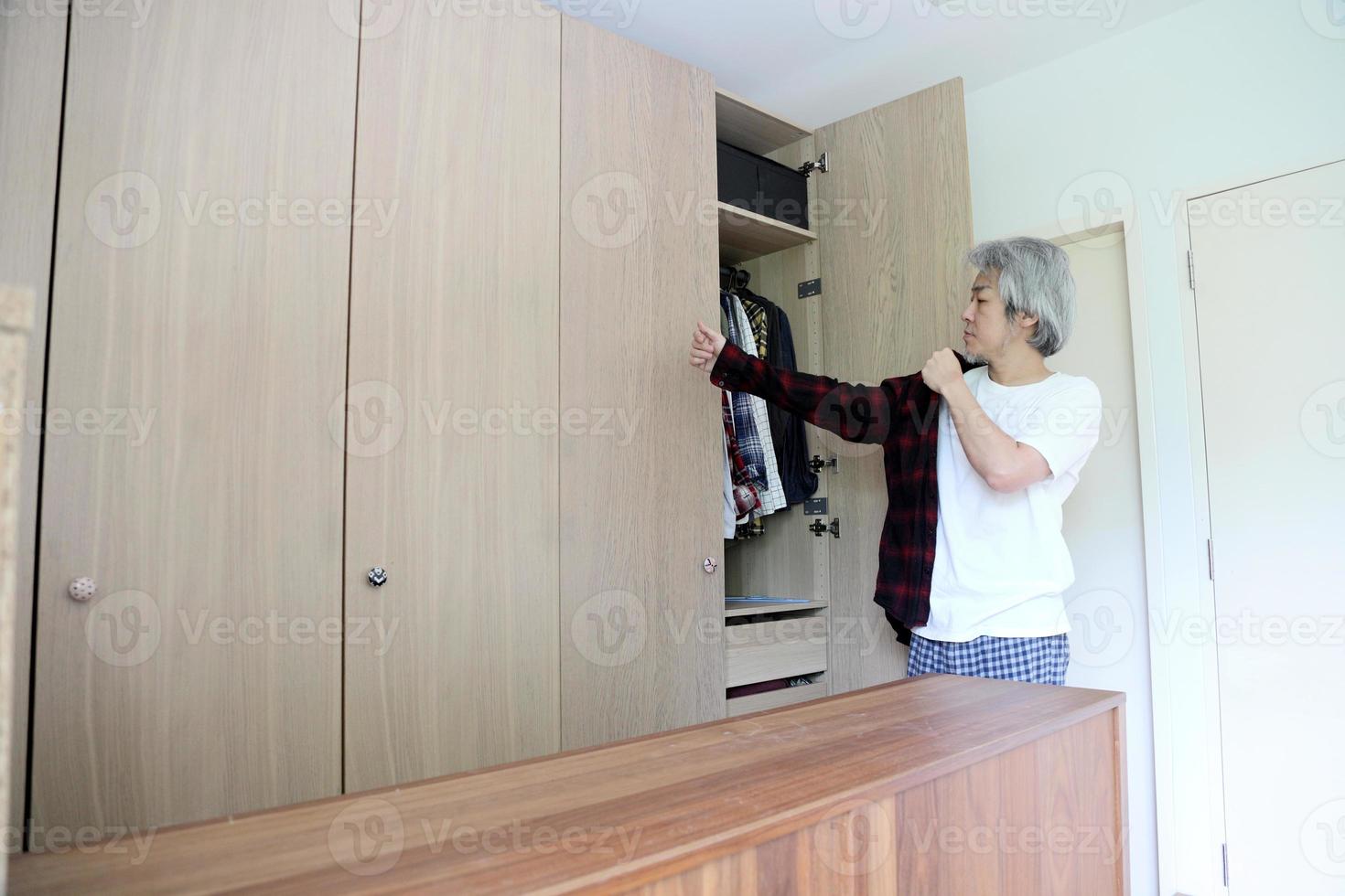 Man and Wardrobe photo