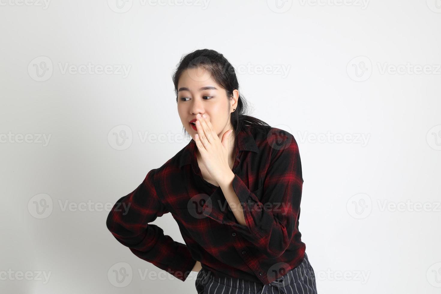 mujer asiática sobre fondo blanco foto