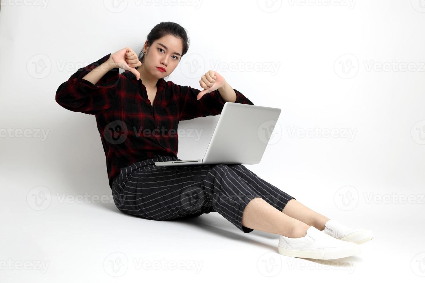 mujer asiática en estudio foto