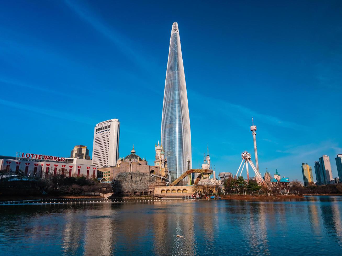 lotte world tower en la ciudad de seúl, corea del sur foto
