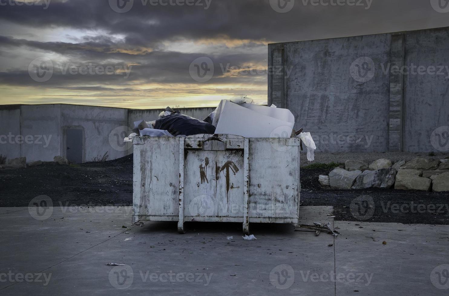 Clean point container 2856030 Stock Photo at Vecteezy