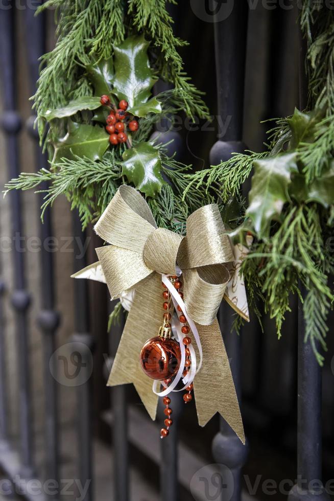 puerta corona de navidad foto