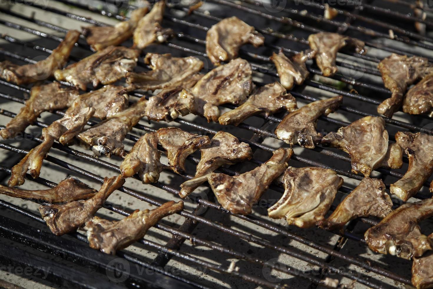 Chuletas de cordero a la parrilla foto