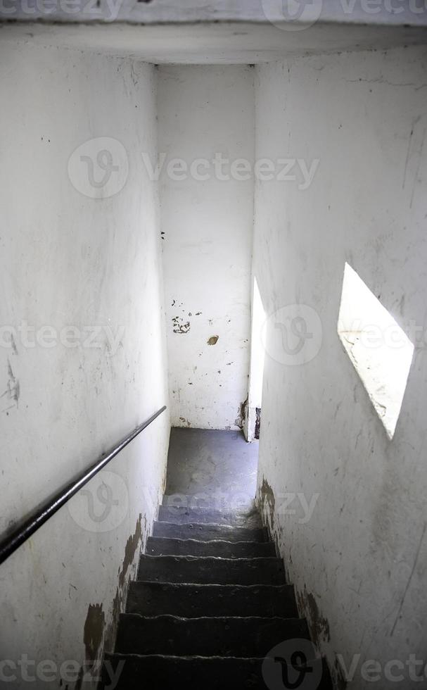 callejón con escaleras foto