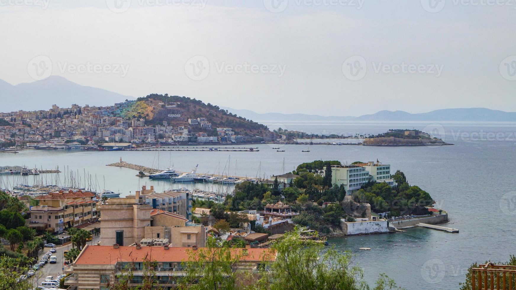 vistas de la ciudad de kusadasi foto