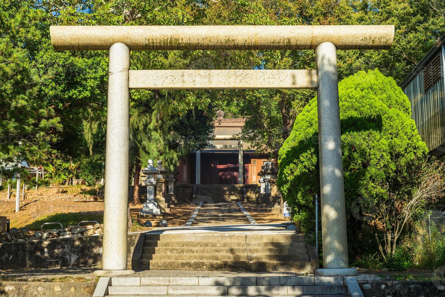 Torii del santuario sintoísta tongxiao en miaoli, taiwán foto