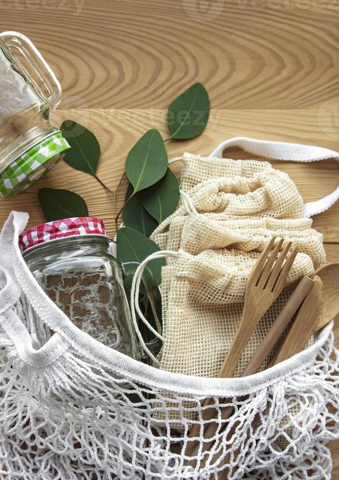 bolsa de malla, bolsas de algodón y frascos de vidrio foto