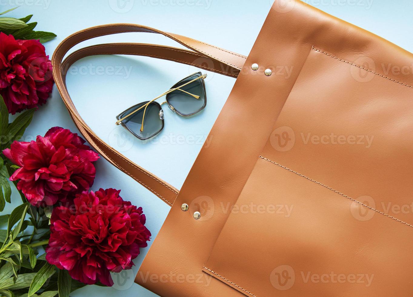 Brown leather women bag photo