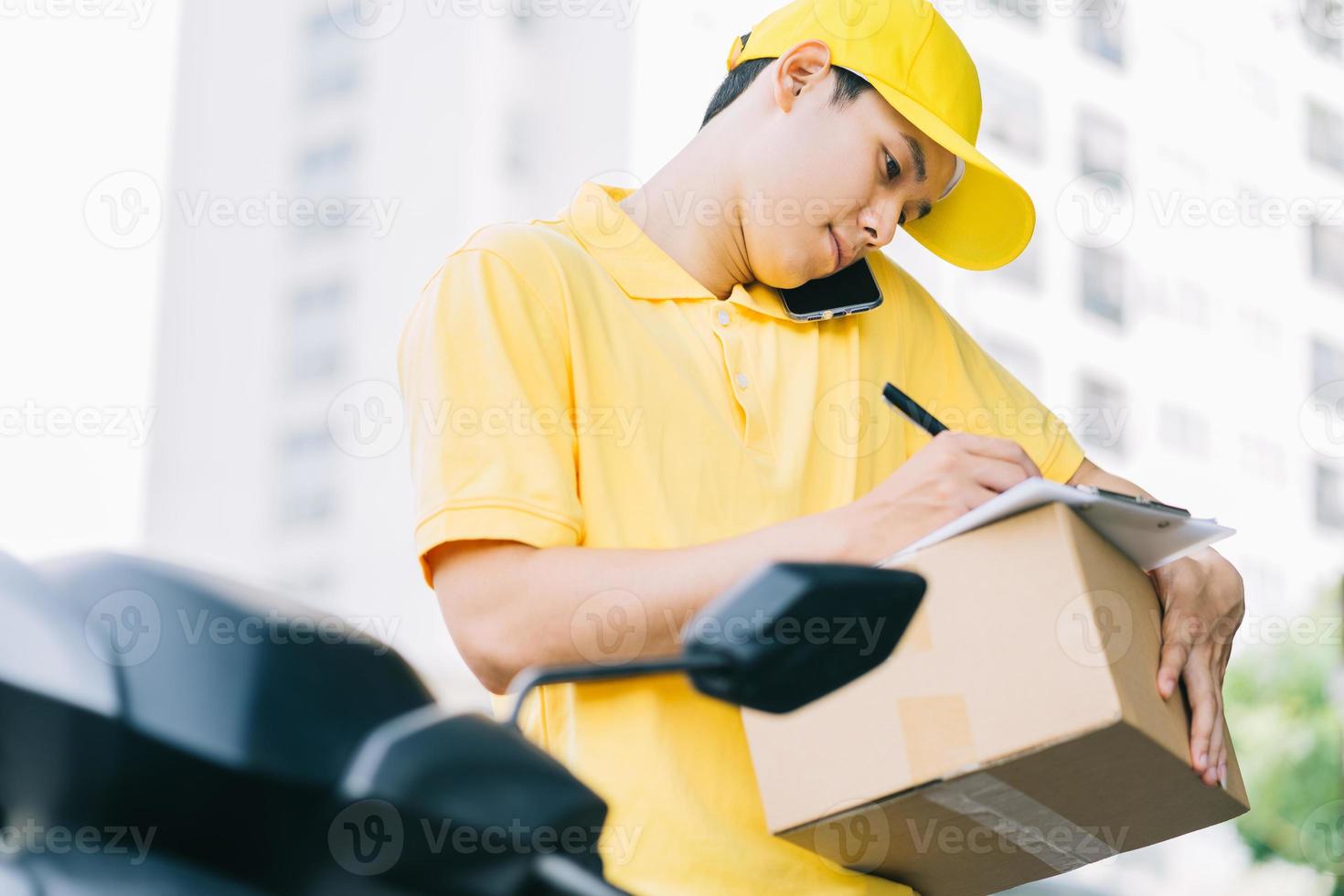 Asian shipper is calling the customer to get the goods photo