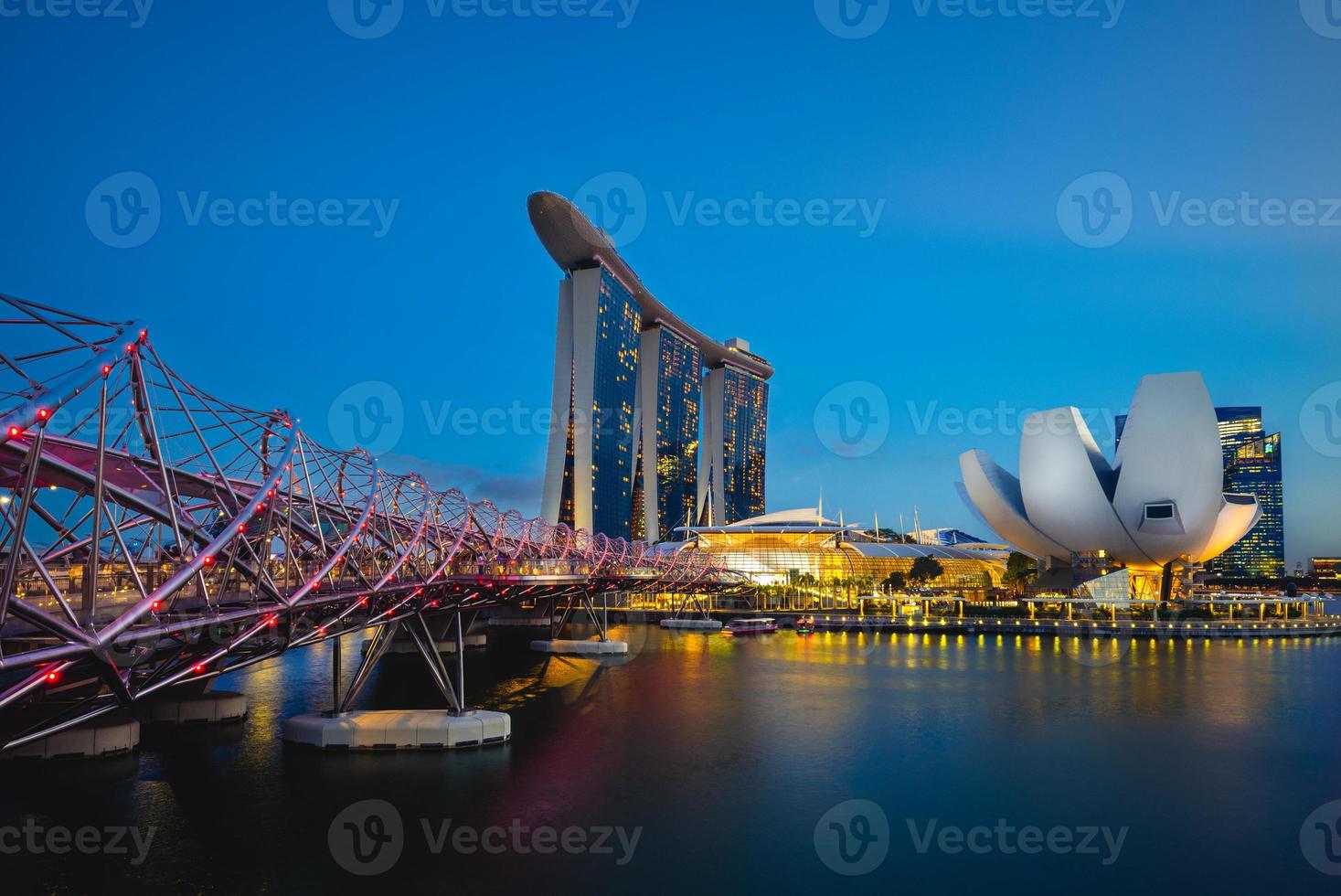 Skyline of scenery of the Marina bay, Singapore photo