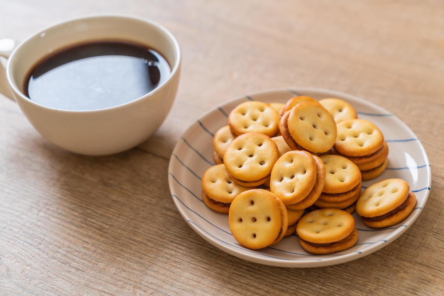 galleta de coco con mermelada de piña foto