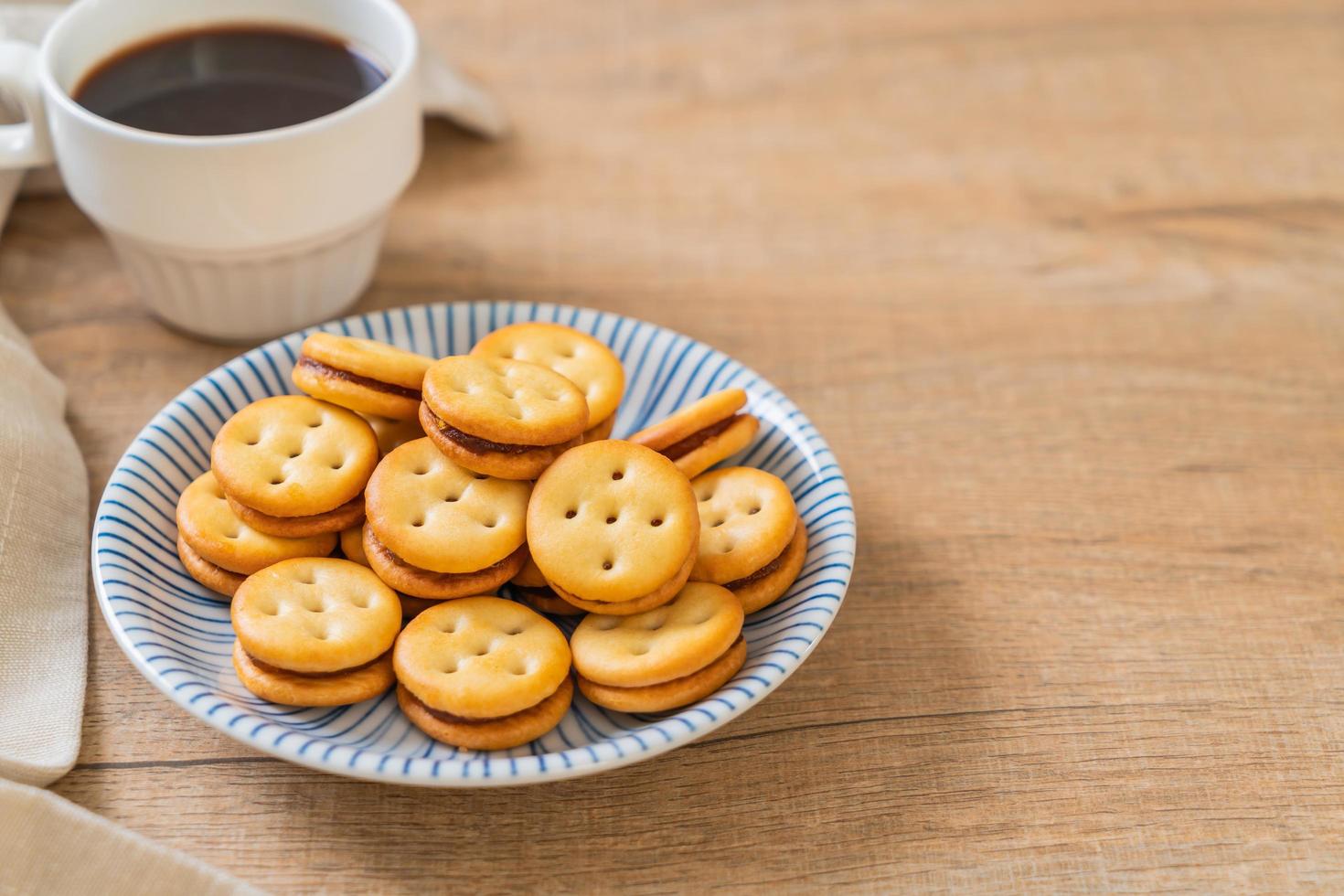 galleta de coco con mermelada de piña foto