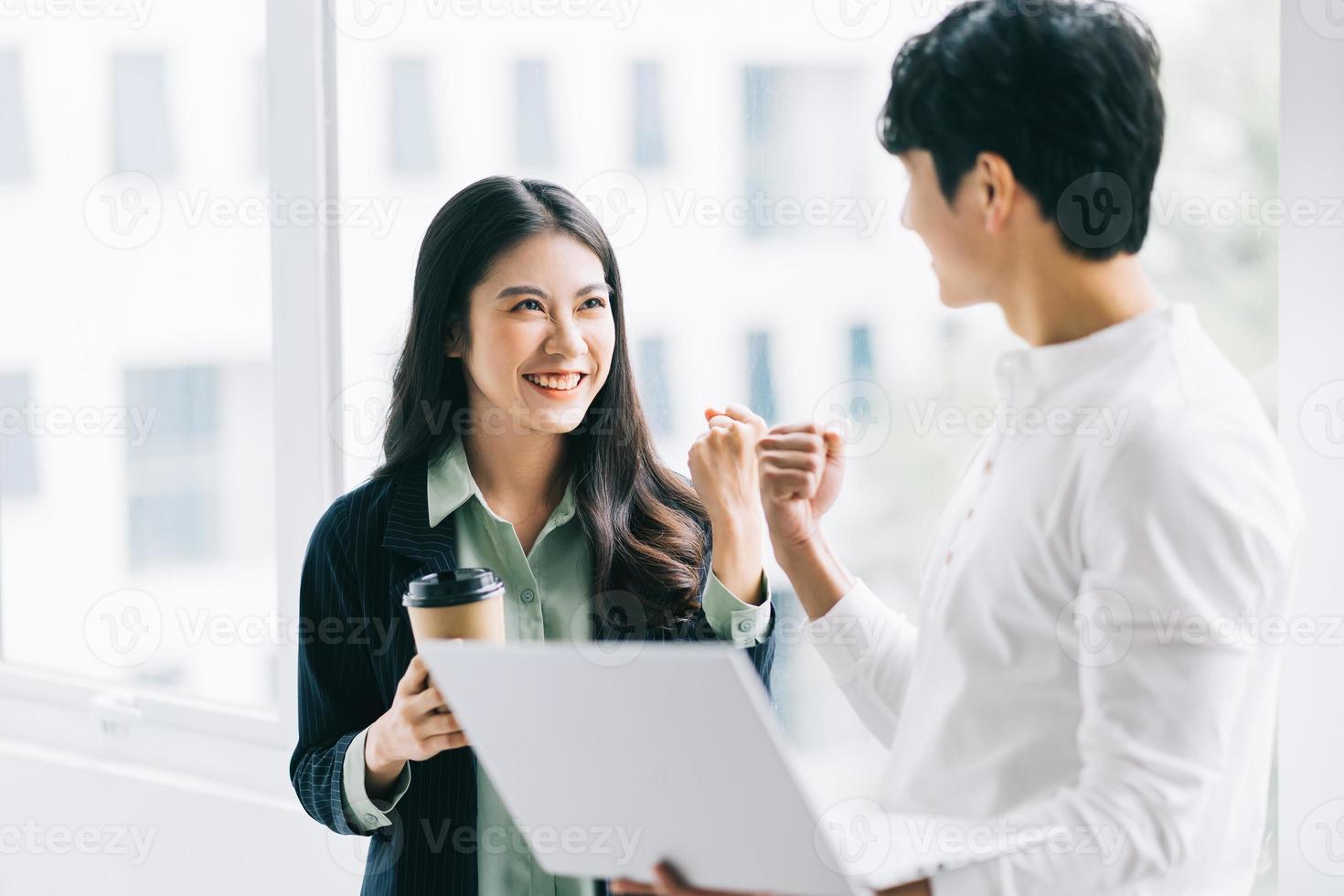 Two Asian colleagues rejoiced at the group's victory photo