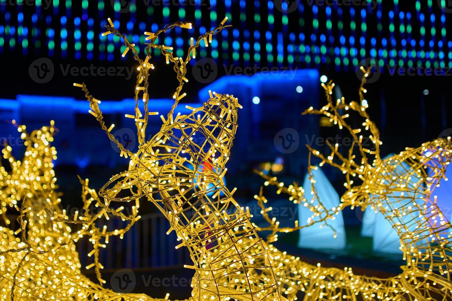 figura reluciente de ciervo navideño. foto