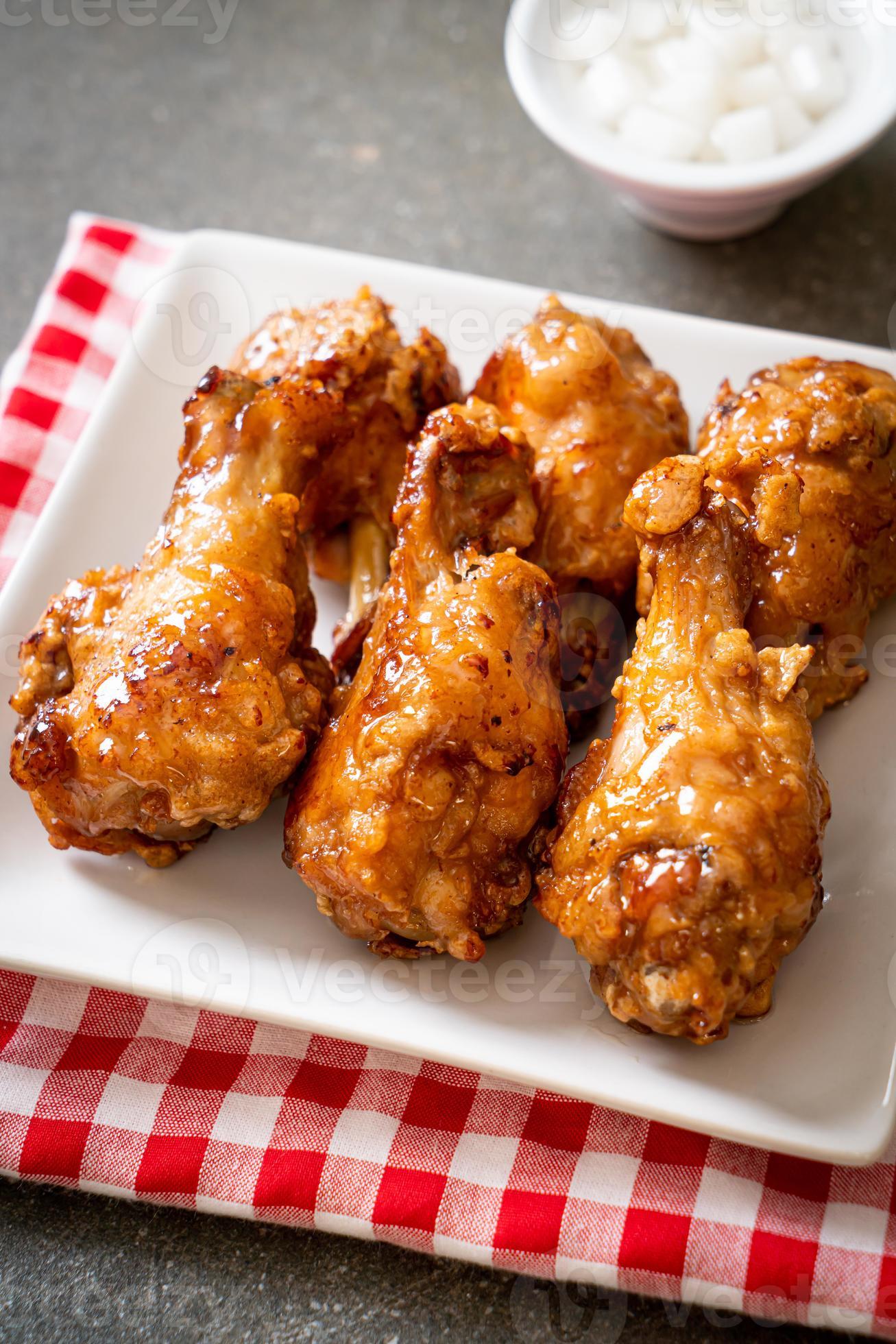 Fried chicken with sauce in Korean style 2881022 Stock Photo at Vecteezy