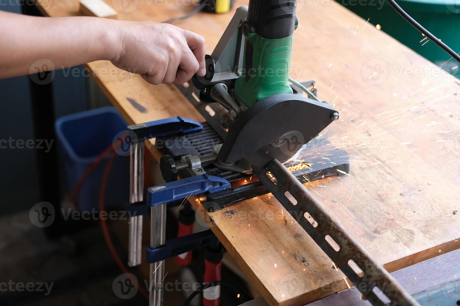 Craftsmen use iron cutters to assemble DIY projects during the holidays photo