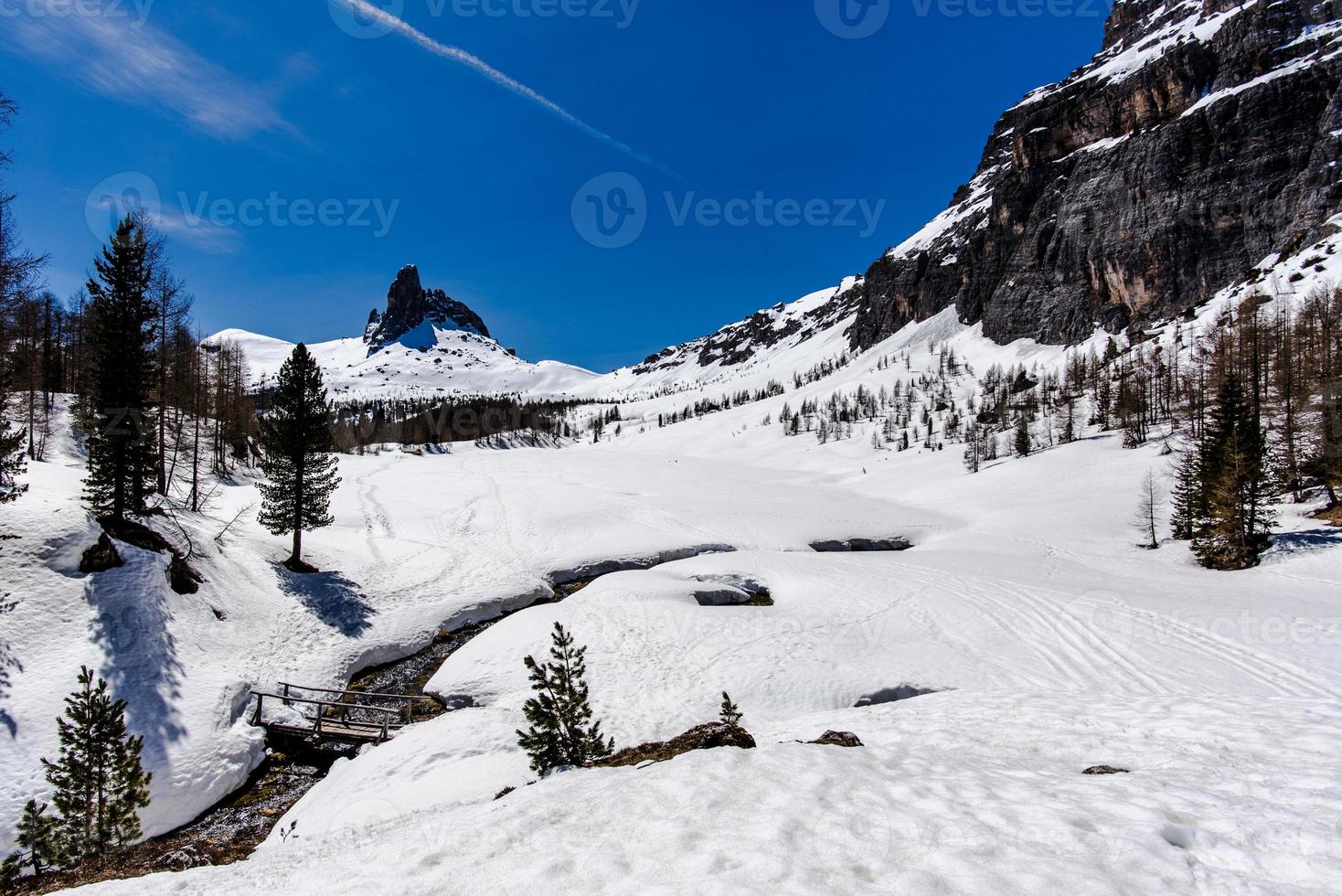 Dolomitas de cortina d'ampezzo en el alto valle del boite belluno italia foto