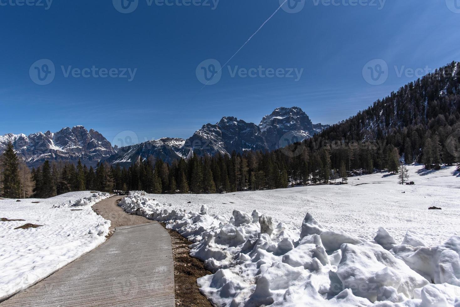 Dolomitas de cortina d'ampezzo en el alto valle del boite belluno italia foto