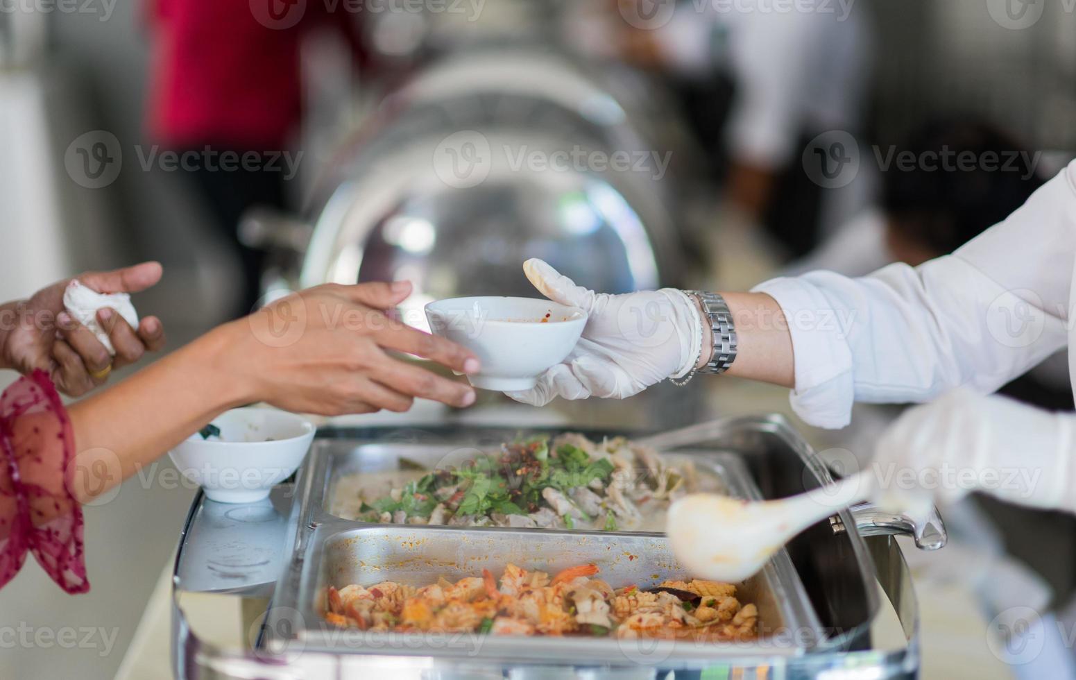 recoger la comida, el catering, la hora de la cena foto