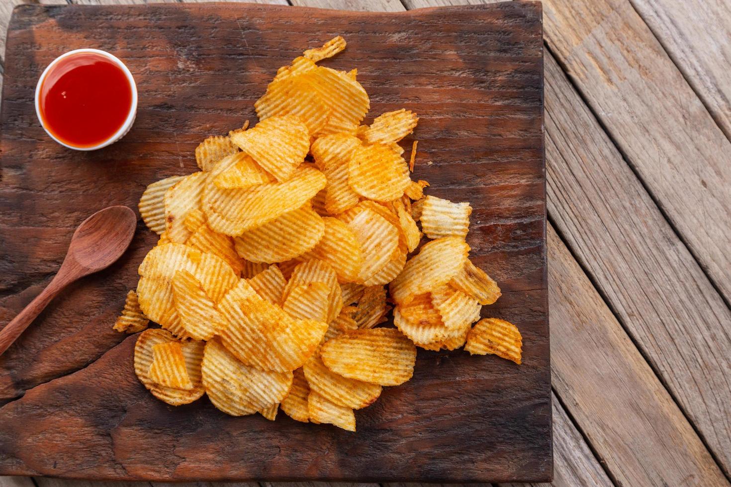 Homemade smoked paprika potato chips recipe photo