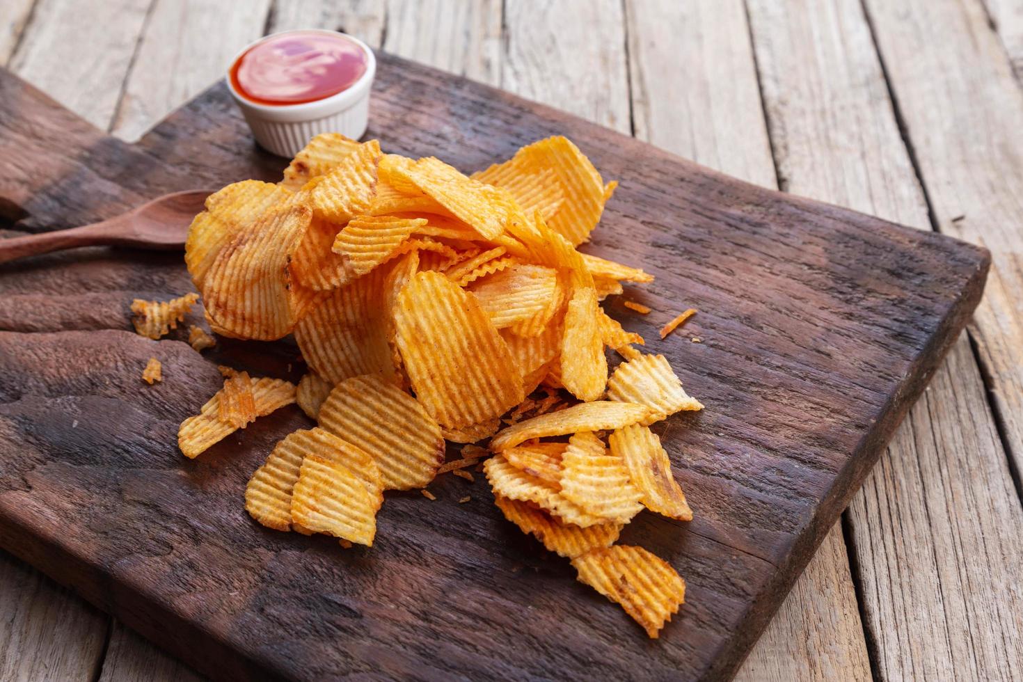 Homemade smoked paprika potato chips recipe photo