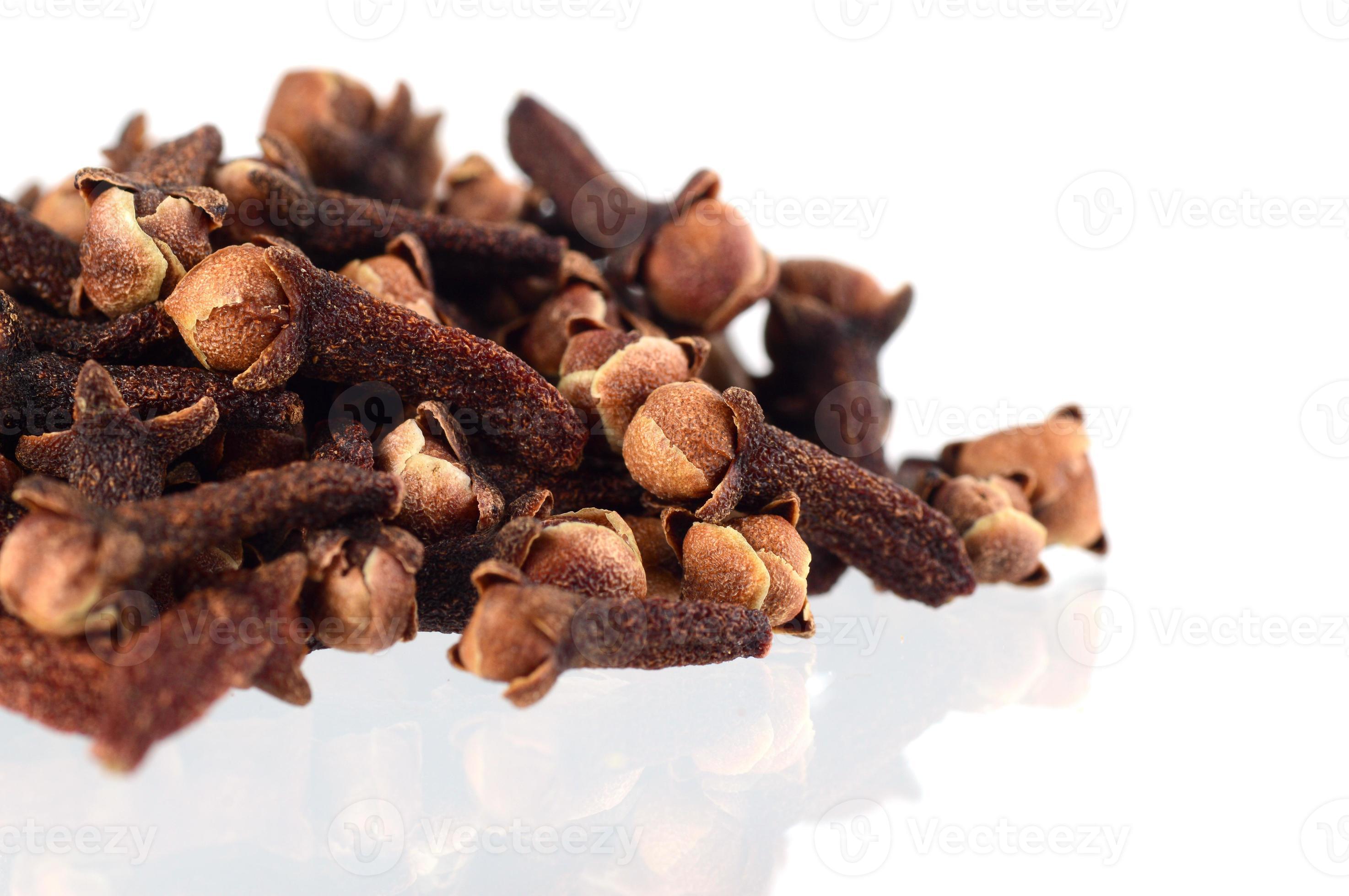 Cloves isolated on white background 2902321 Stock Photo at Vecteezy