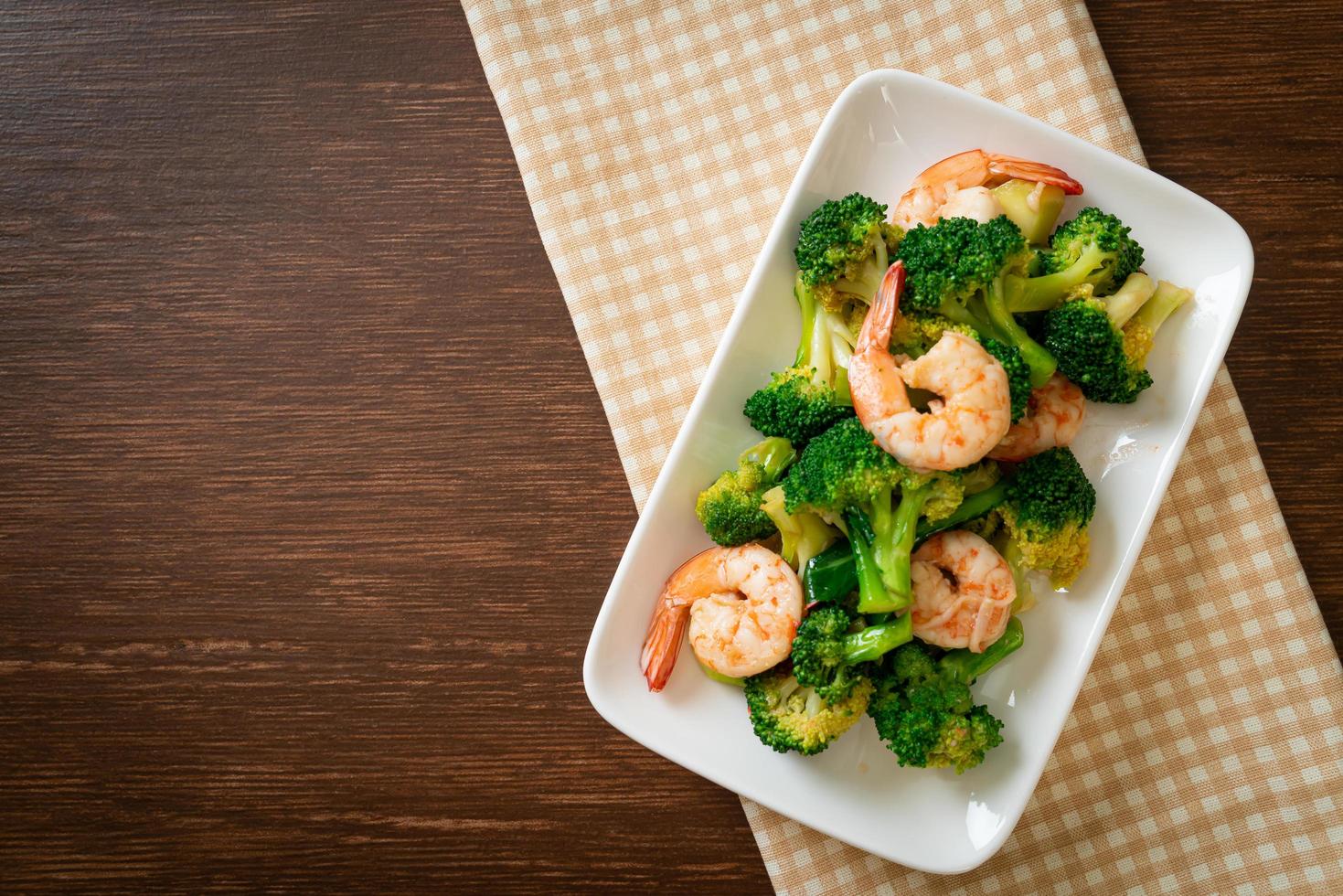 Stir-fried broccoli with shrimp - homemade food style photo