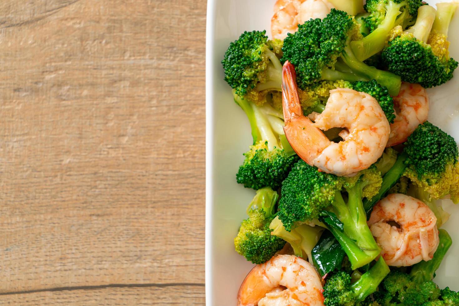 Stir-fried broccoli with shrimp - homemade food style photo