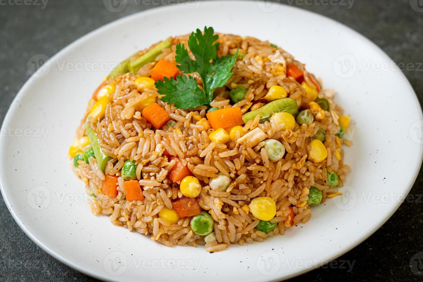 Fried rice with green peas, carrots, and corn vegetarian and healthy food style 2903411 Stock