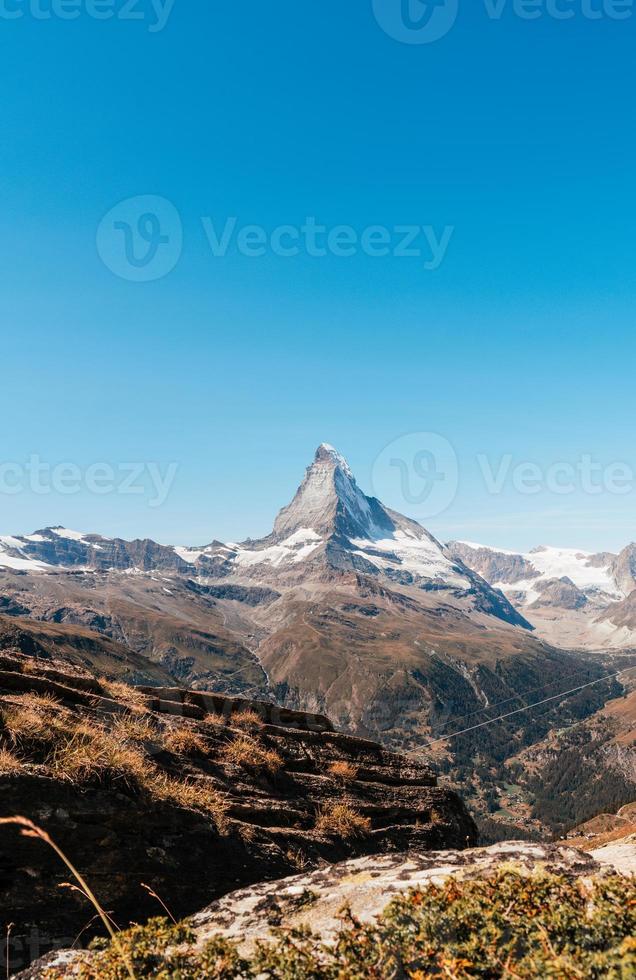 Hermoso paisaje de montaña con vistas al pico Matterhorn en Zermatt, Suiza. foto